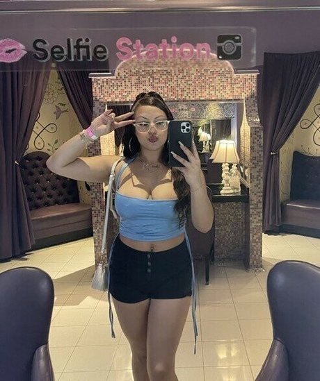 axhcaxh erotic actress pic