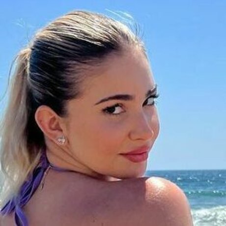 Emely Hernandez hd star photo