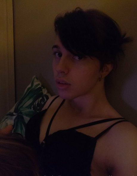 pastelle trash sexy model img