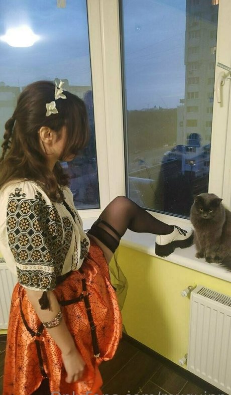 roxquinn adult model picture