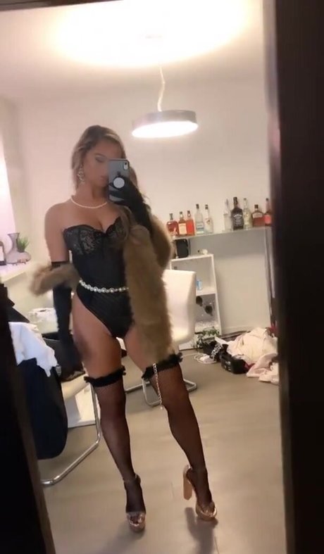 Jamie Leigh beautiful star pic