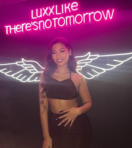 Louaira naked pornstar image