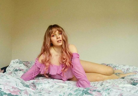 your paradisse model erotic pics