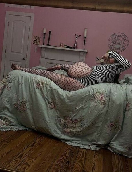 Milfdem0n naked star gallery