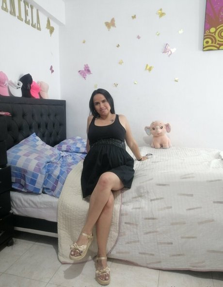 carolina uribe star high quality img