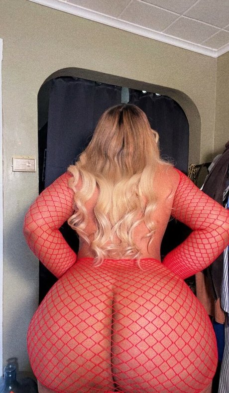 TSnatalee model top photo