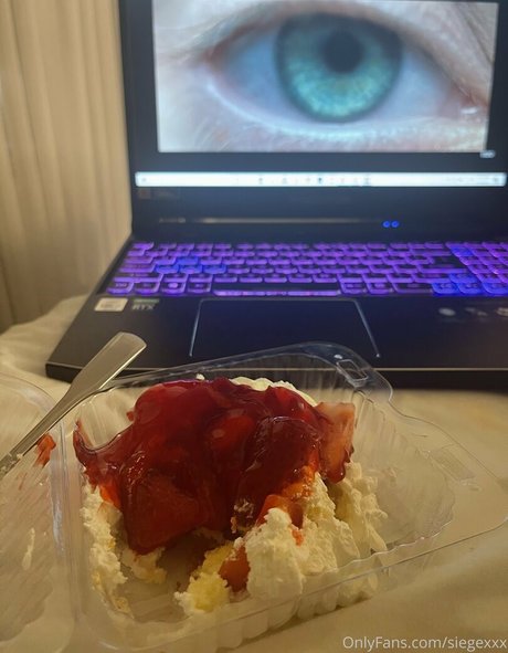 undersiegexo art actress photo