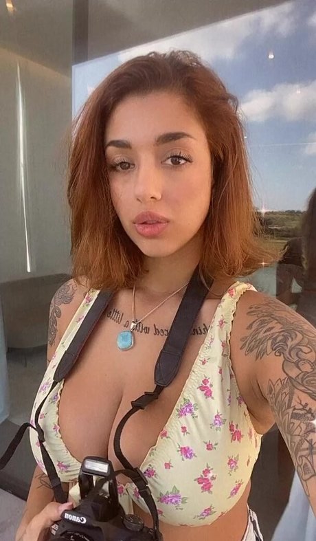 May Bakshi star top photo