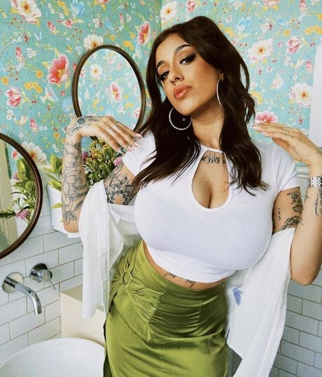 May Bakshi star free images