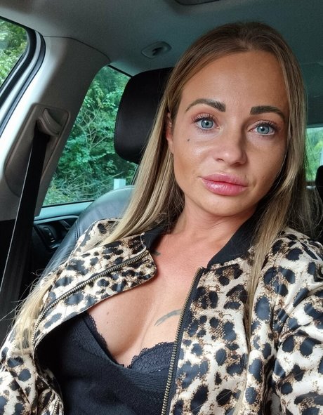 yourmonicaa hot model pic