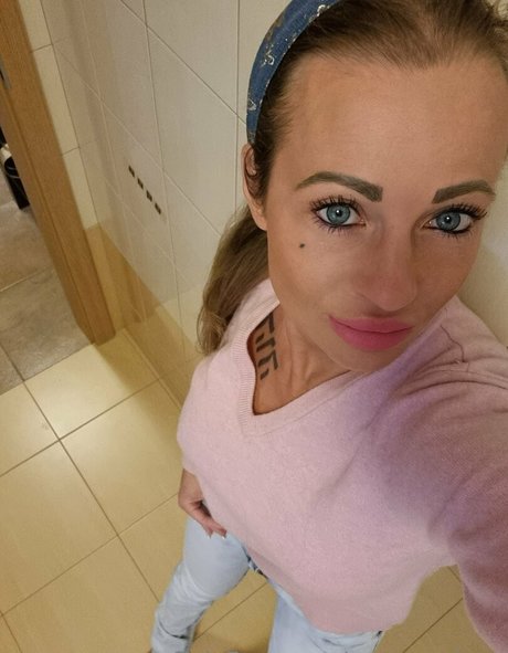 yourmonicaa model perfect pictures