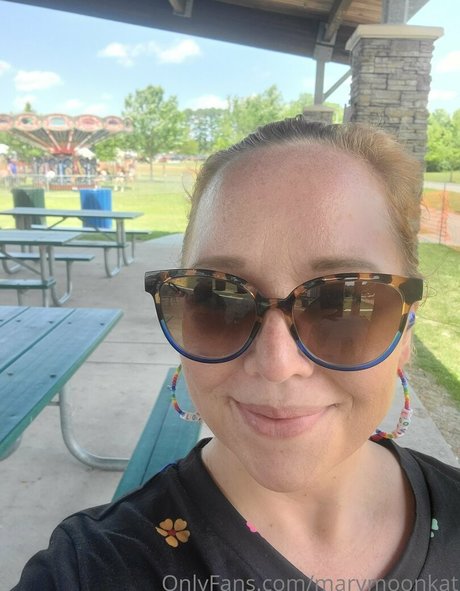 marymeadows pornographic model photo