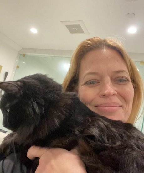 Jeri Ryan pornstar pretty images