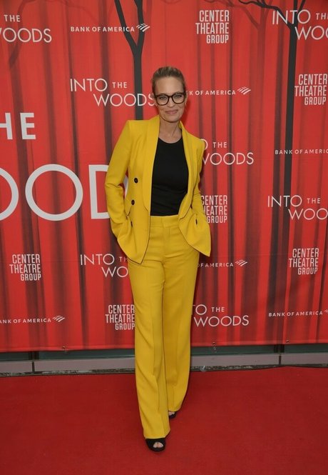 Jeri Ryan hd actress pics