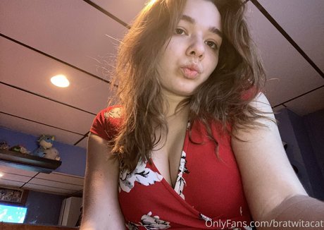 thicnpretty model naked image