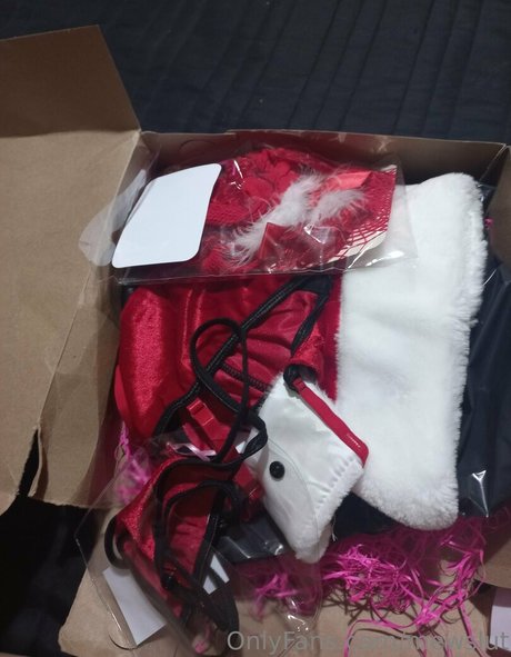 tall blonde onlyfans nude picture