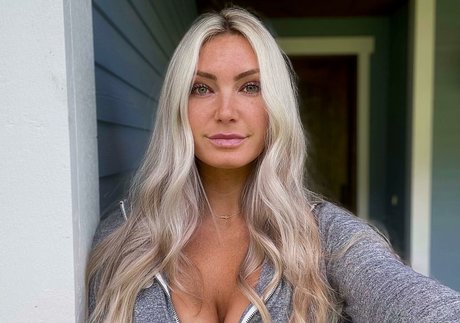 Jordan Elizabeth pornographic star img