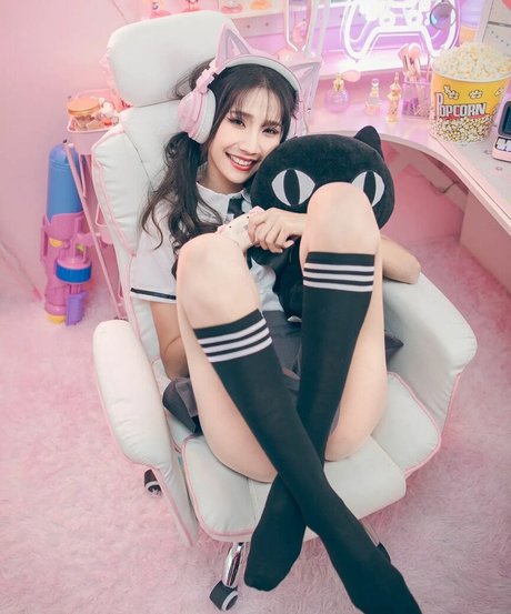 Anita Feifei model naked image