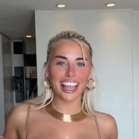 Ellie Brown nude model img