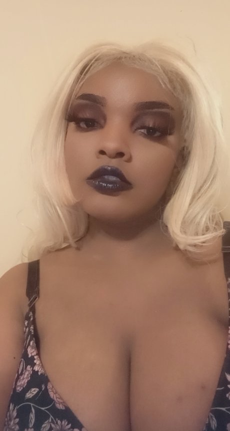 Blackchyna model hot pictures