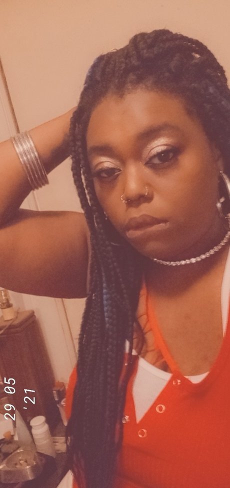 CreoleKityy sex model pics