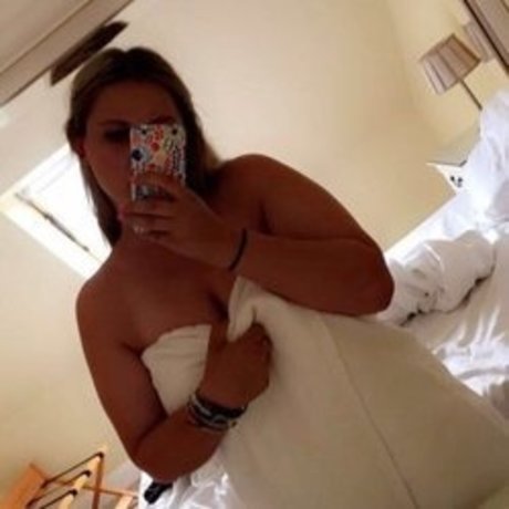 Curvy Kam model free pictures