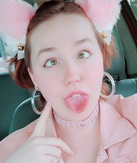 CloverCuddles pornographic actress gallery