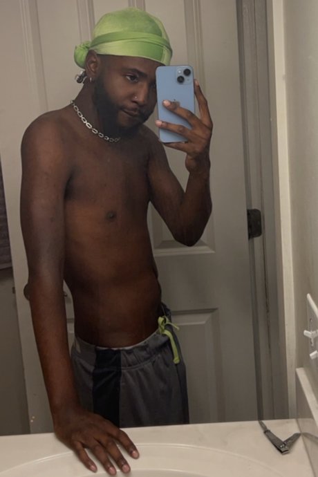 DEONTE S MAGIC_ star photo