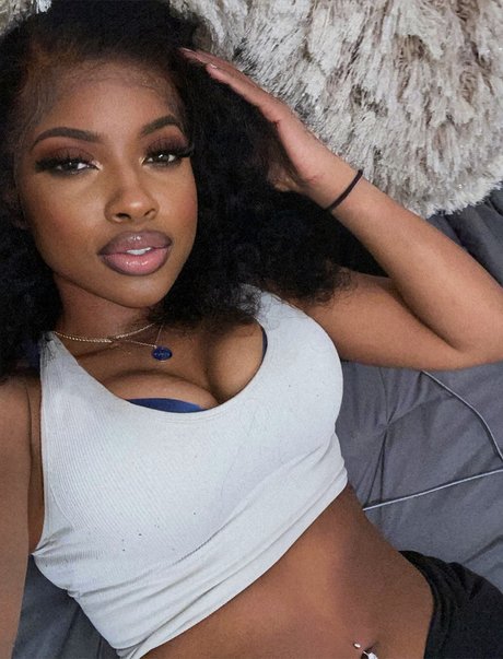 Pretty Zee_ hd actress pictures