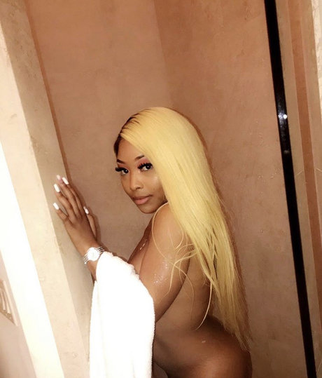 D I M E pornographic model photos