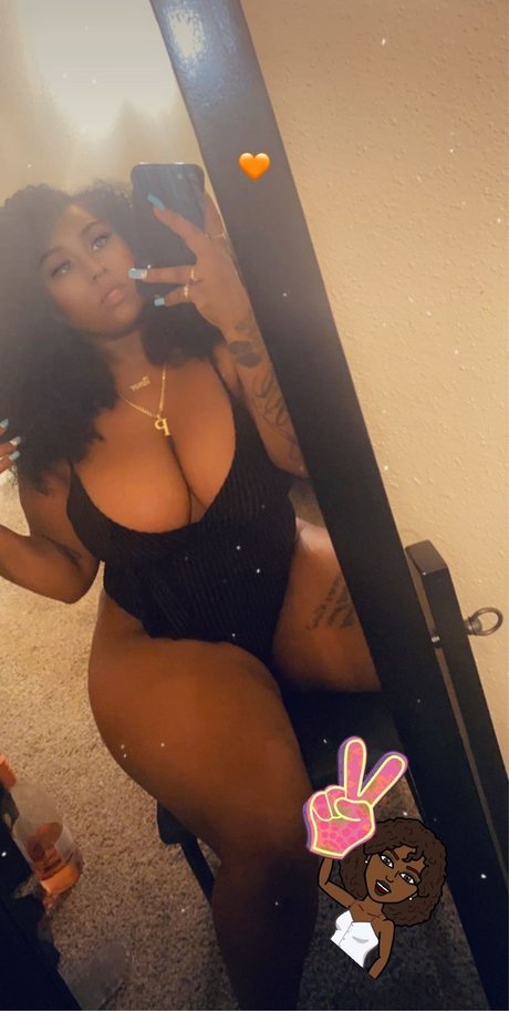 P the plug naked actress photo