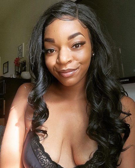 Princess Renee adult model pics