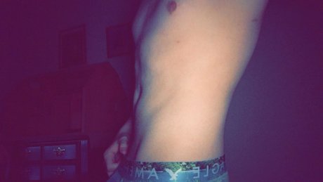 Demetri model top picture