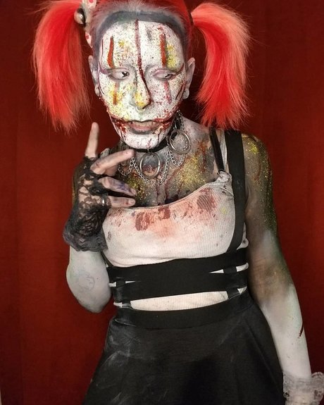 Demonika model sexy pics