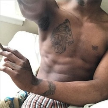 BadLeo pretty model img