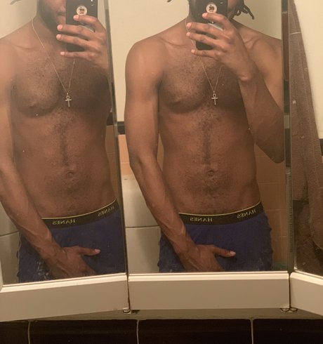 Dee Troubles naked pornstar pic