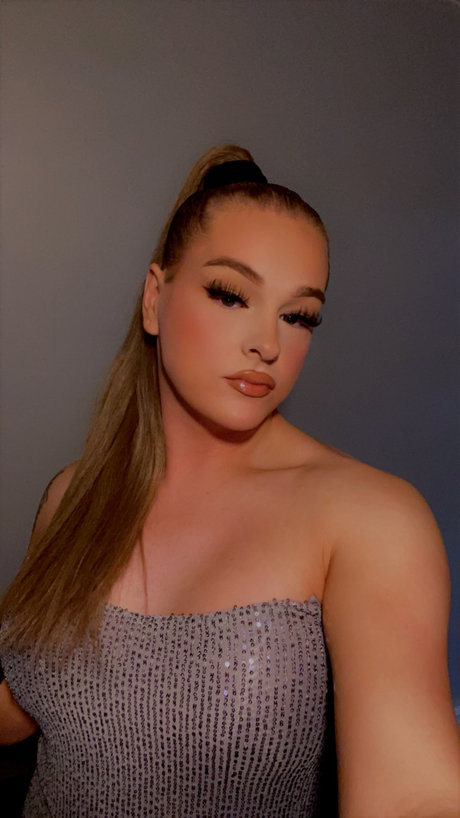 Queen Rhiannon erotic pornstar gallery