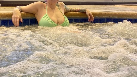 qbee 18_ exclusive pornstar pic