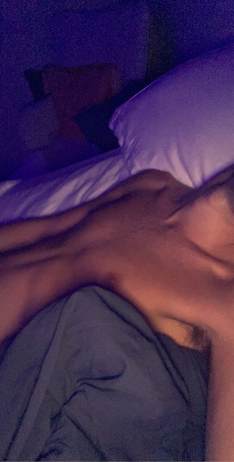 Blonde and Horny model exclusive pictures