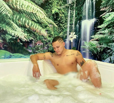 Edixon Hurtado star sexy photos