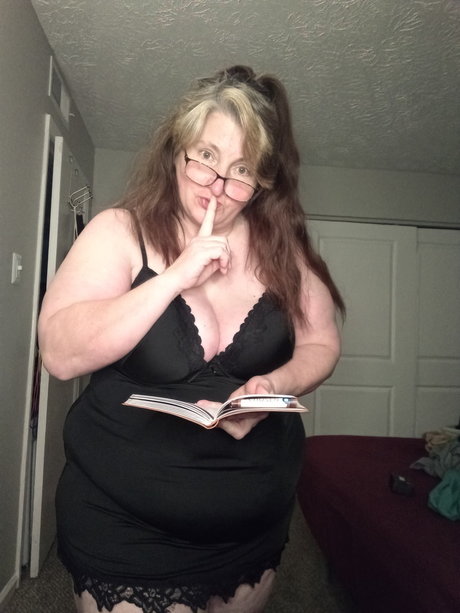 Heidi s Mom exclusive model images