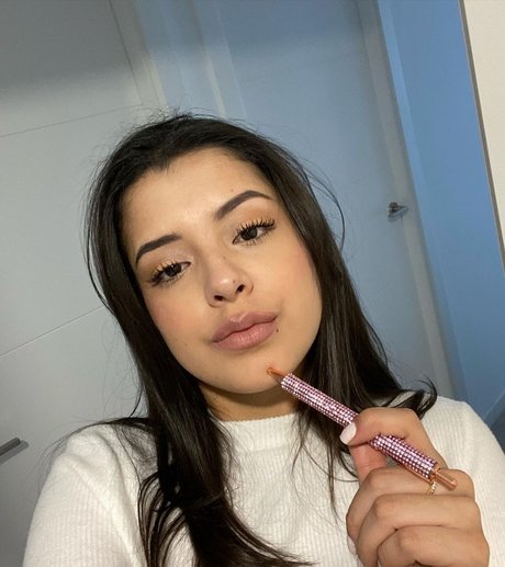 Lucy la Mala nude actress galleries