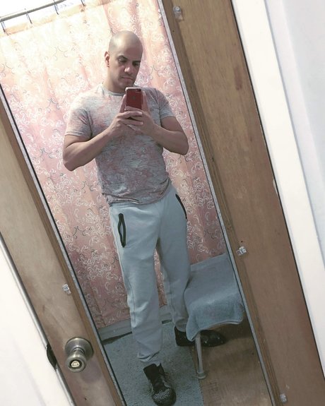 Dirtylover83 star erotic photo