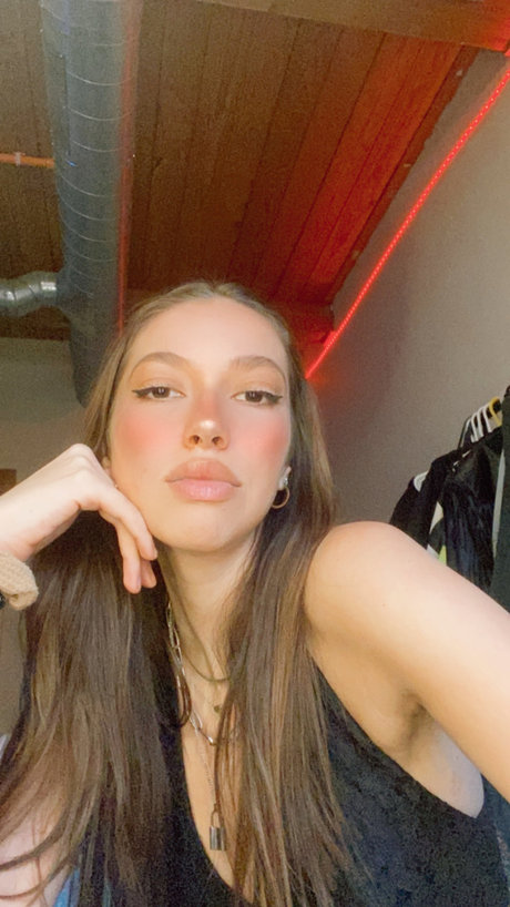 Quinn Cummingham model pornographic images