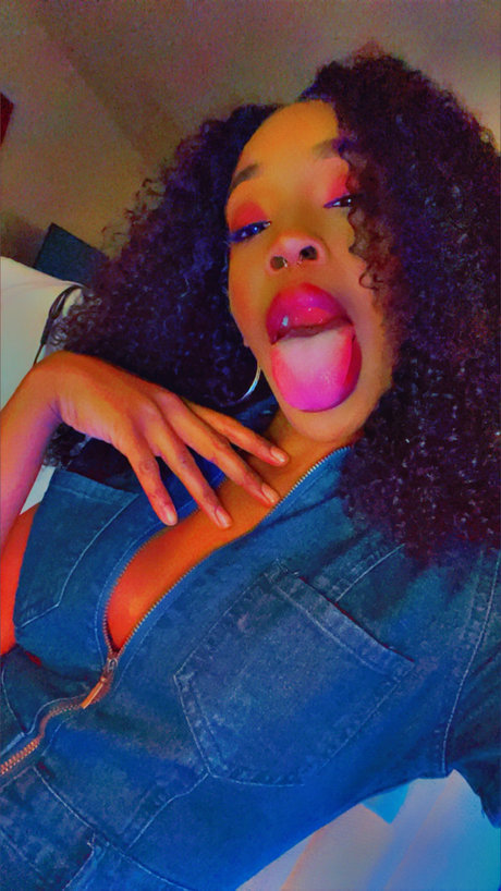 QueenVonna model pretty pics