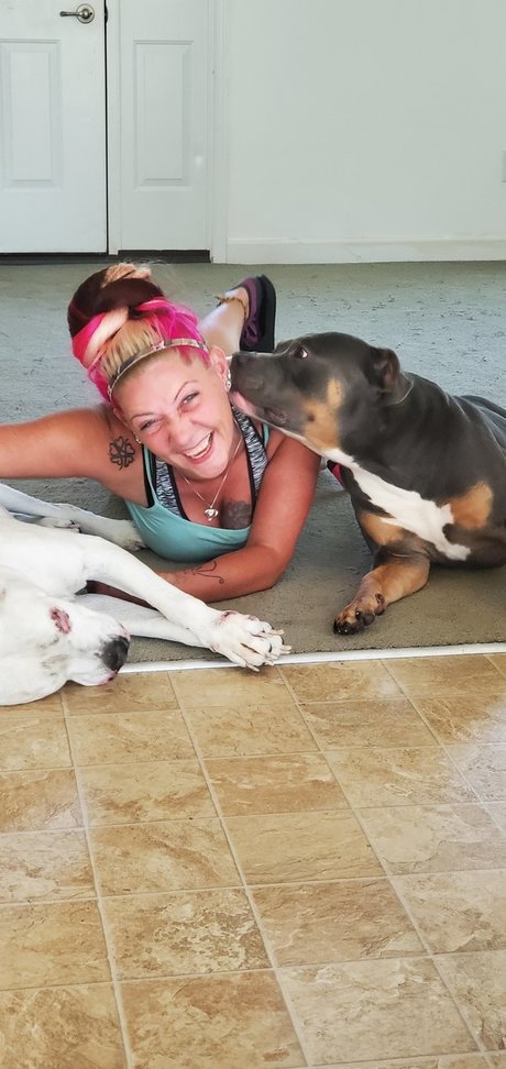 To hott to handle beautiful model photos