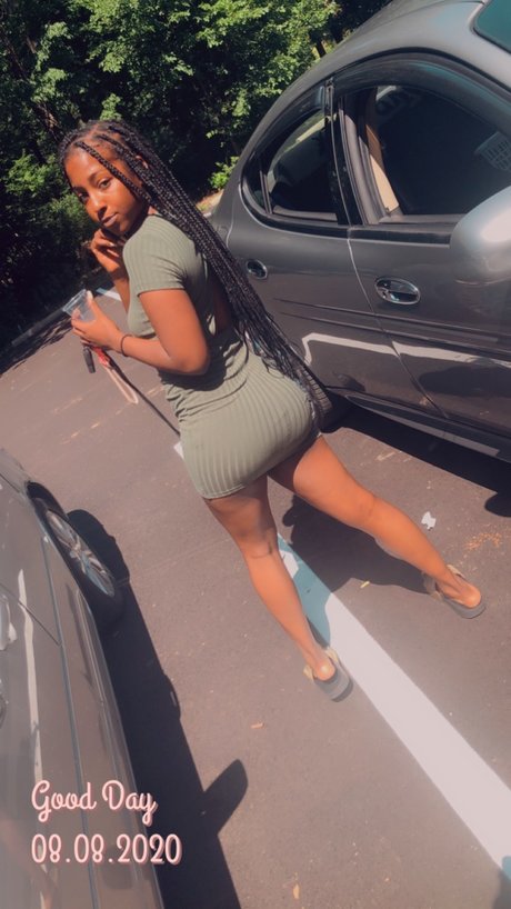 Queenniesha star perfect pics