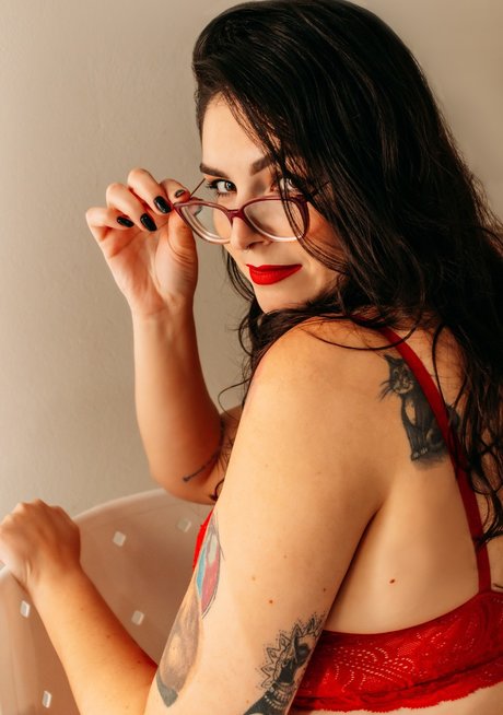 Queen Lanna model adult pictures