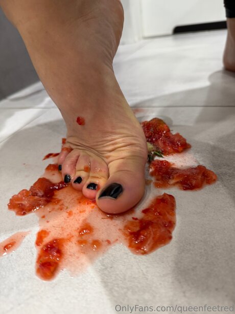 Queenfeetred star top images