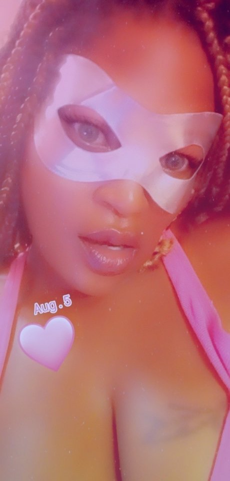 Queen Carmel Lala pretty star pic